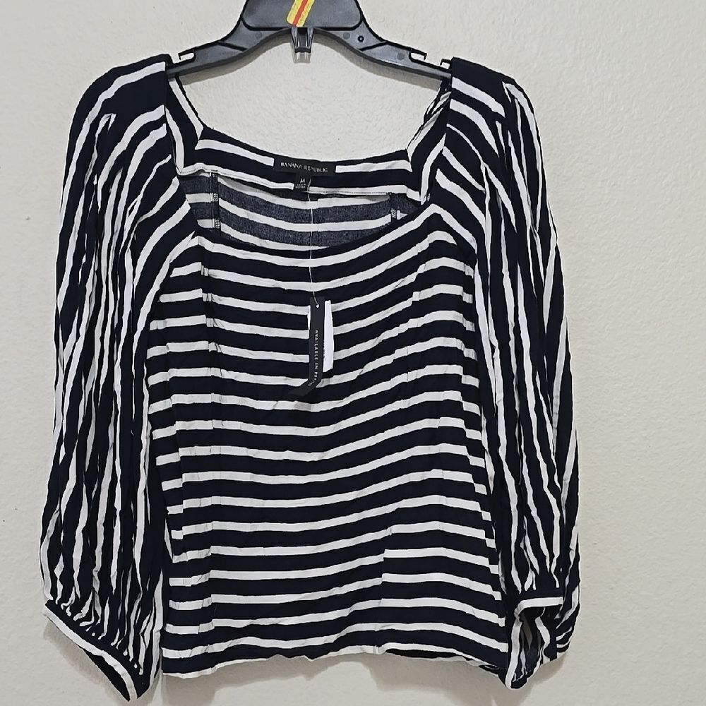 Banana Republic Black and White Graphic Blouse with Long Sleeves size medium